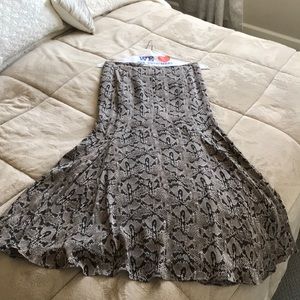 Karen Millen Beautiful long skirt size 6 - silk